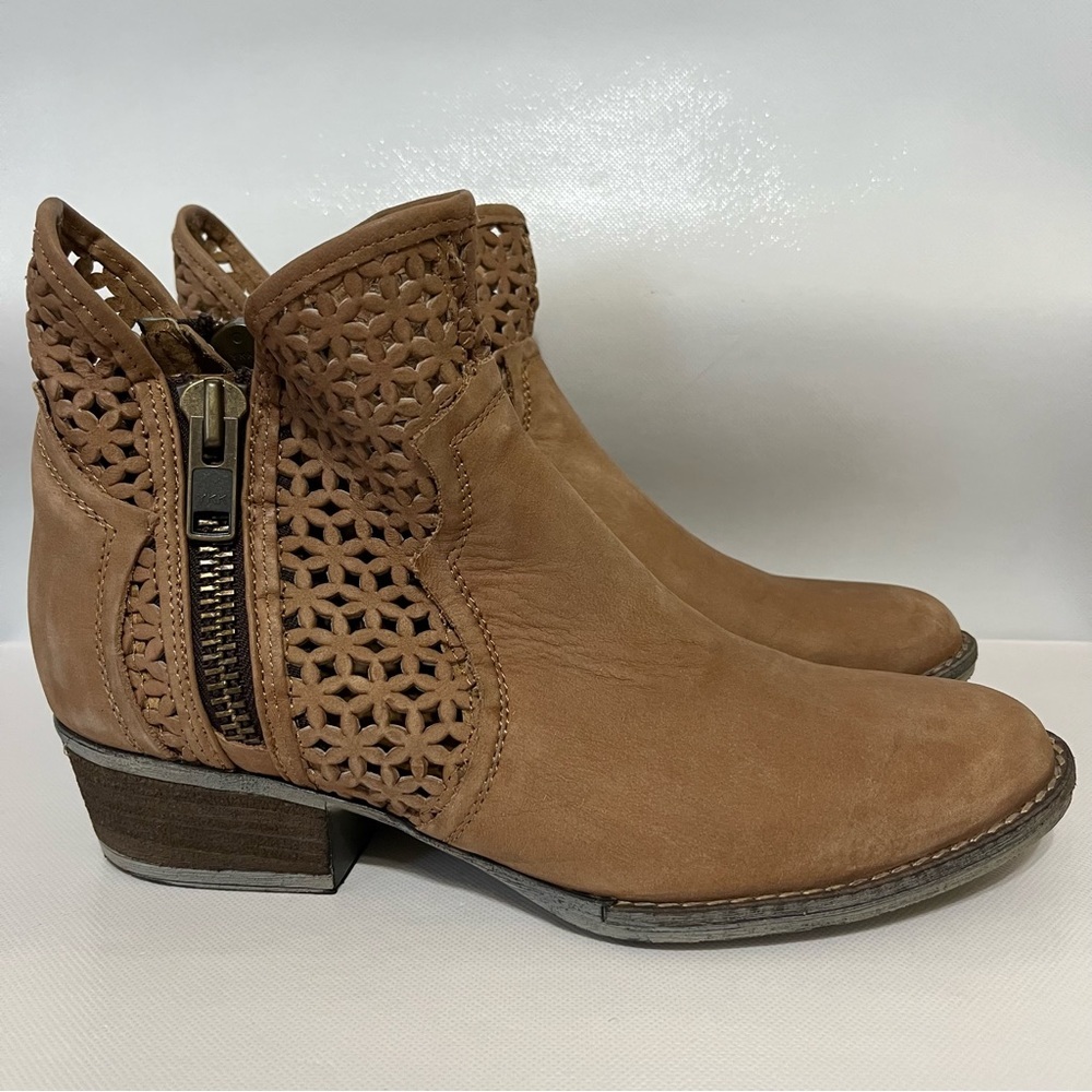 Circle G Tan Camel Cut-Out Distressed Ankle Booties